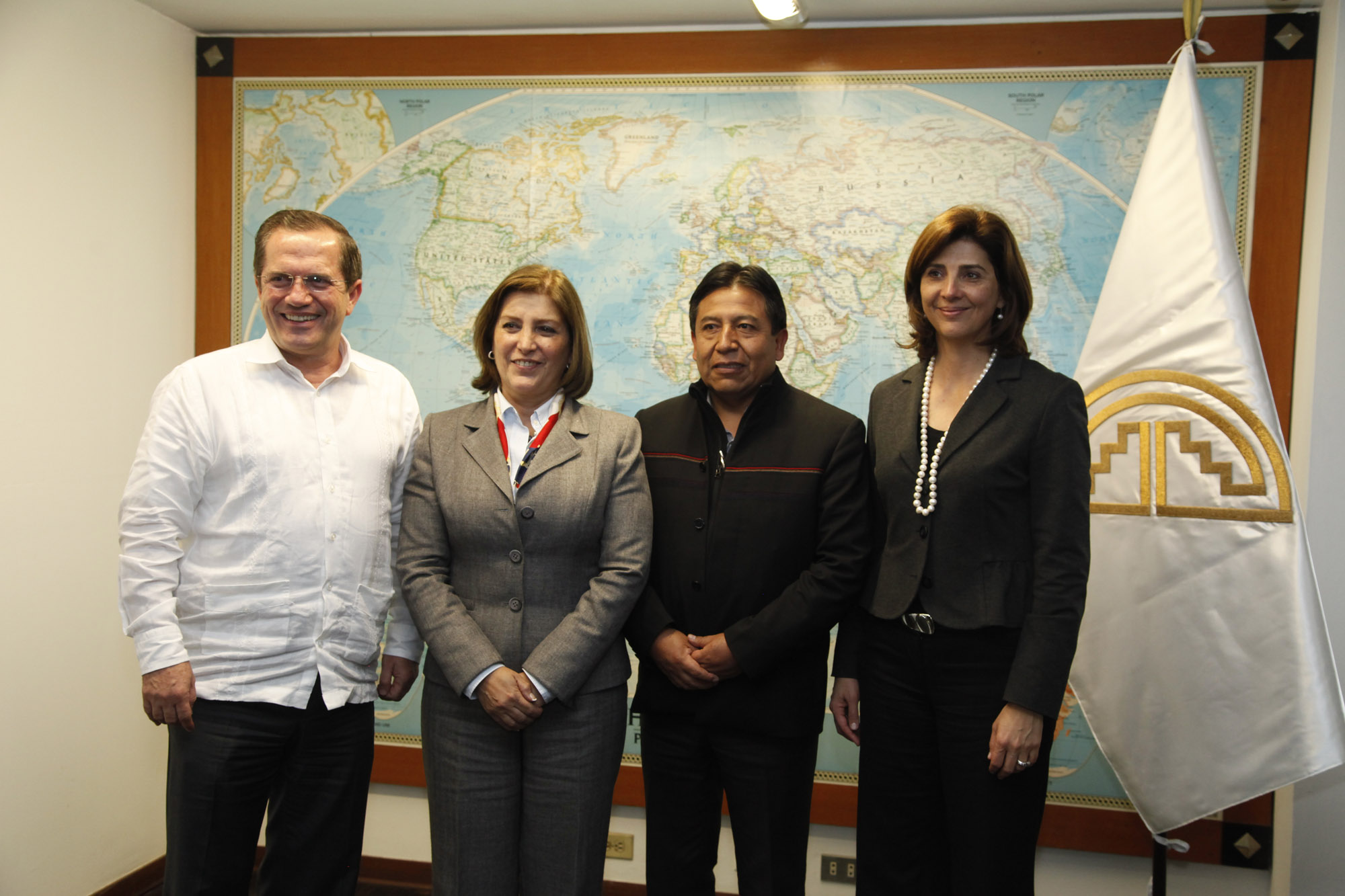 Lima (Perú), 15 de junio 2013. En la sede de la Comunidad Andina (CAN), se realiza la reunión de Cancilleres: María Ángela Holguín, de Colombia; David Choquehuanca, de Bolivia; Eda Rivas, de Perú; y Ricardo Patiño, de Ecuador. Foto: Fernanda LeMarie - Cancillería del Ecuador.